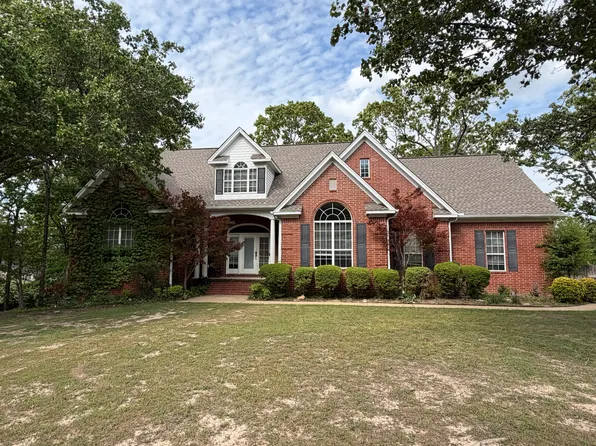 1004 Golf Course Dr, Searcy, AR 72143