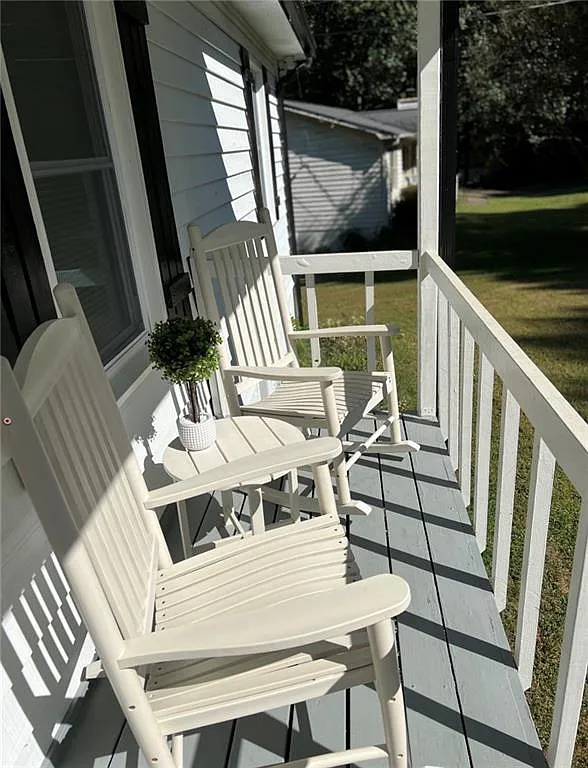 3 bed, 2.0 bath, 1134 sqft, $2,400 — Photo 2