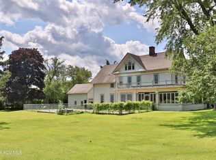 49 Pleasant St, Peru, NY 12972