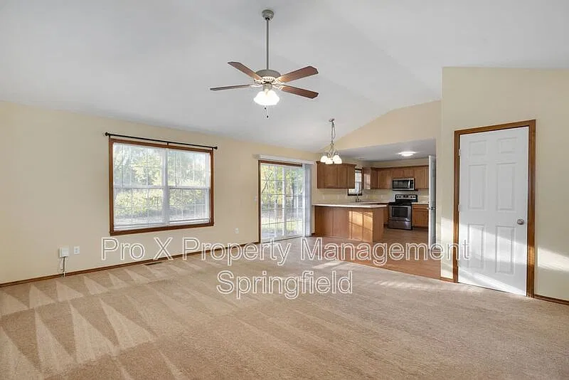 3 bed, 2.0 bath, 1520 sqft, $1,495 — Photo 4