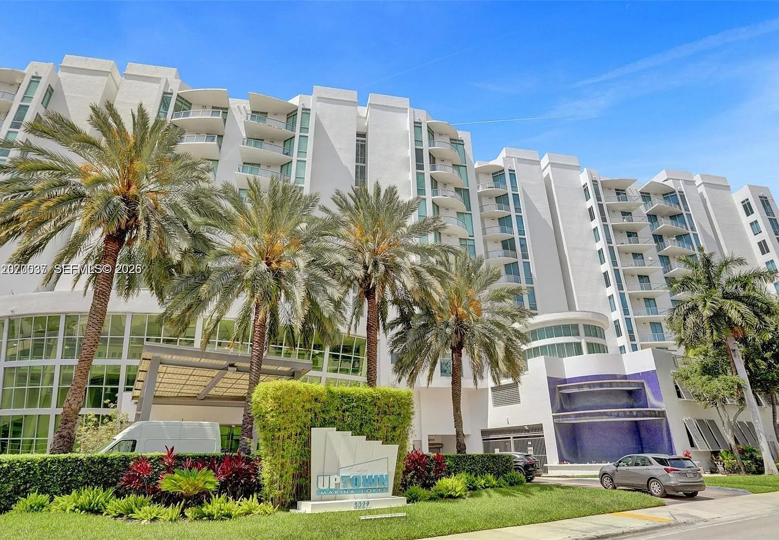 Uptown Marina Lofts Condo — Photo 2