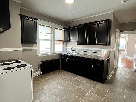 3rd image of 171 Ontario St APT 2