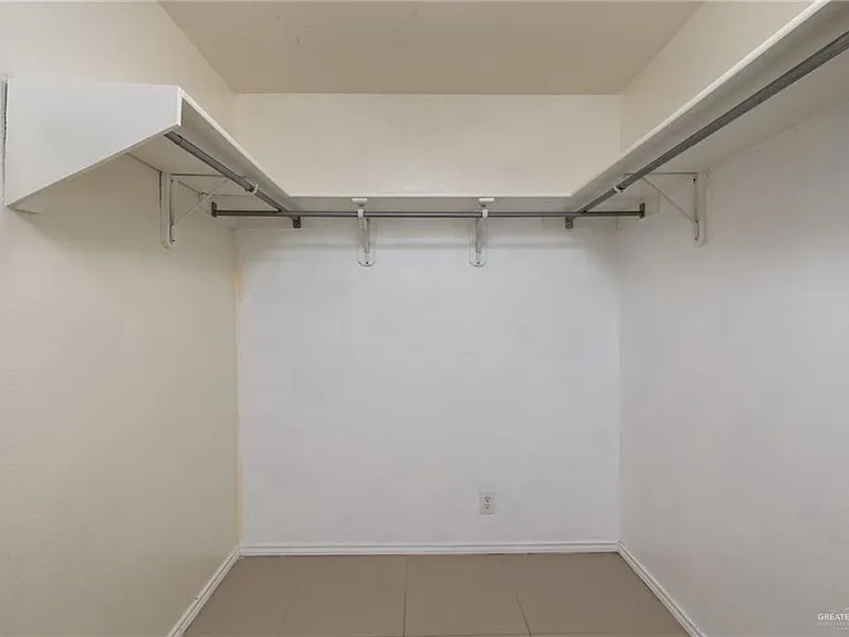 4705 Violet Ave — Photo 8
