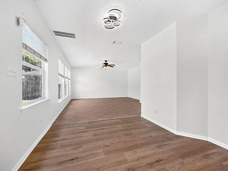 19246 Hopeview Ct — Photo 20