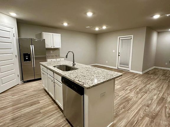 4th image of 436 Paget Dr