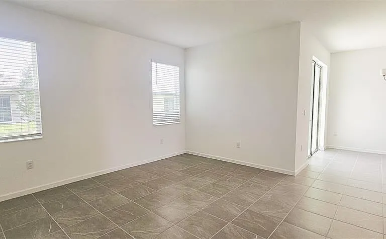 429 Silver Palm Dr — Photo 6