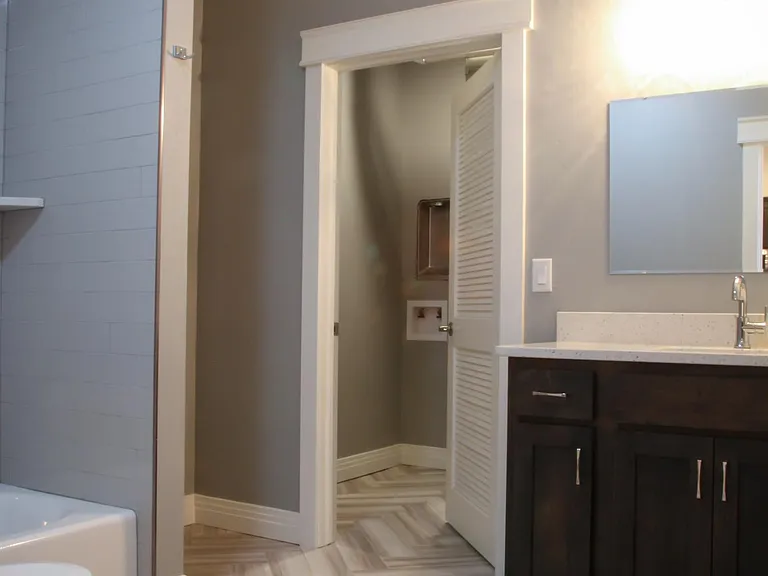 218 E 7th St #207 — Photo 3