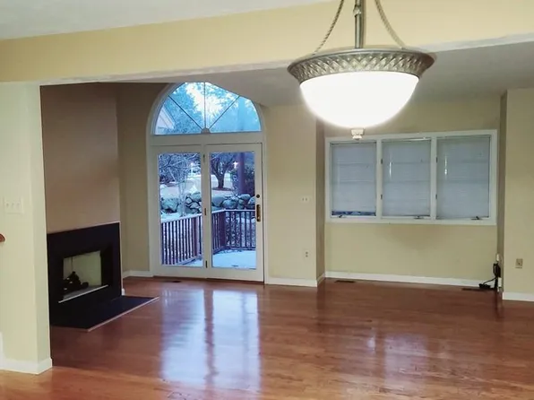 14 Turnbridge Ln, Hopkinton, MA 01748