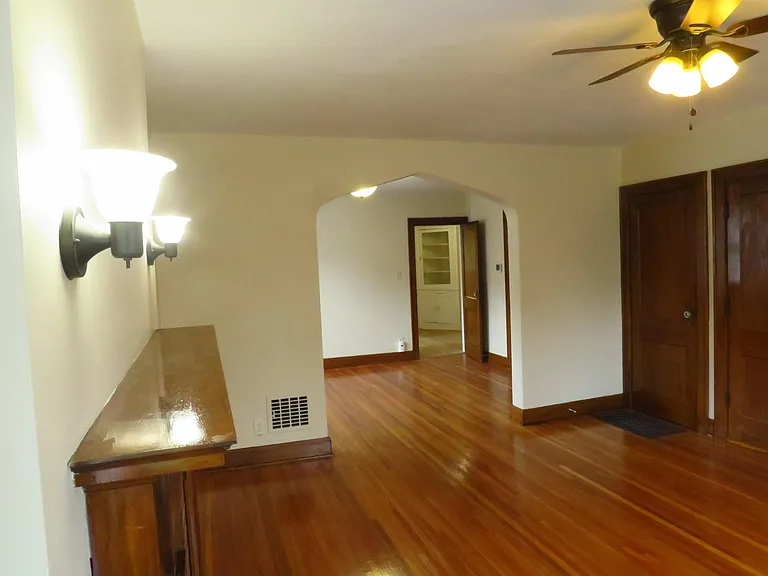 3229 Indianola Ave — Photo 3