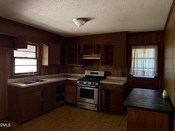 5th image of 1025 Evans Rd
