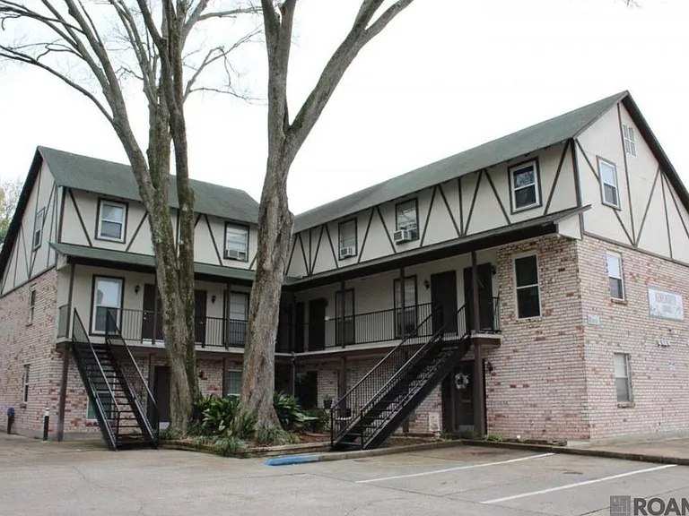 140 Wylie Dr #9 — Photo 2
