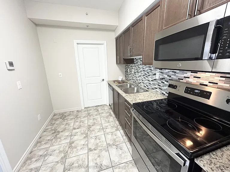 7 Rittenhouse Rd #404 — Photo 9