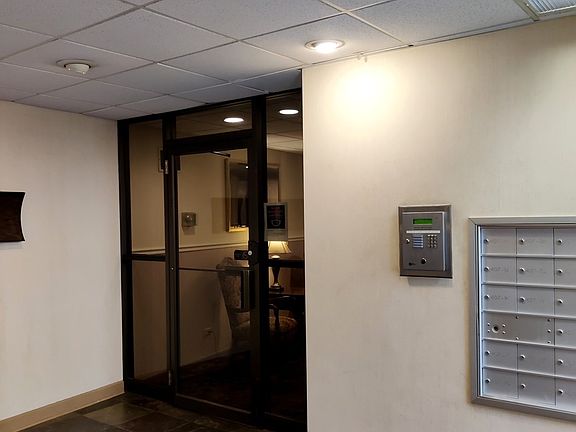 4th image of 407 Ashland Ave APT 1K