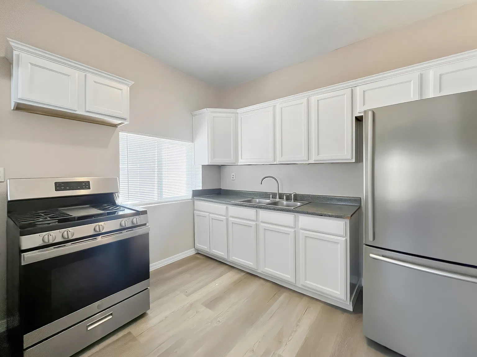 2 bed, 1000 sqft, $1,700 — Photo 3