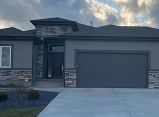 218 SW Roosevelt Rdg, Lees Summit, MO 64081