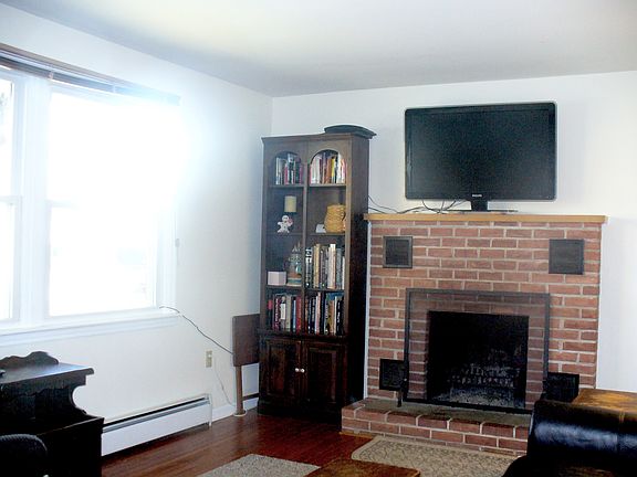 5th image of 420 Acorn Ave