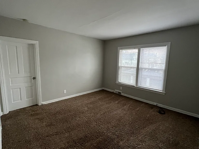217 Prospect Ave NE — Photo 4