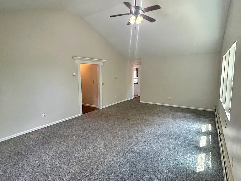 558 Columbia Ave — Photo 8