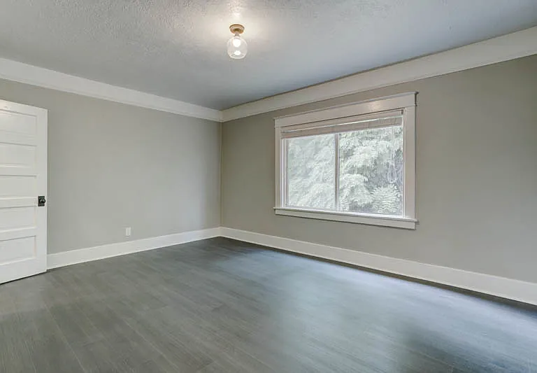 7437 N Saint Louis Ave #9 — Photo 5