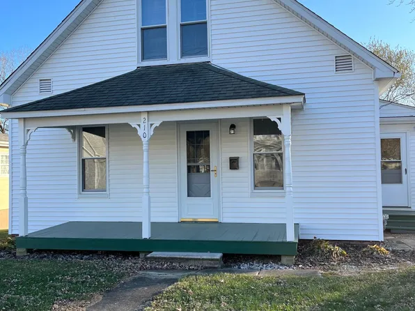 210 Hunt Ave, Hillsboro, IL 62049