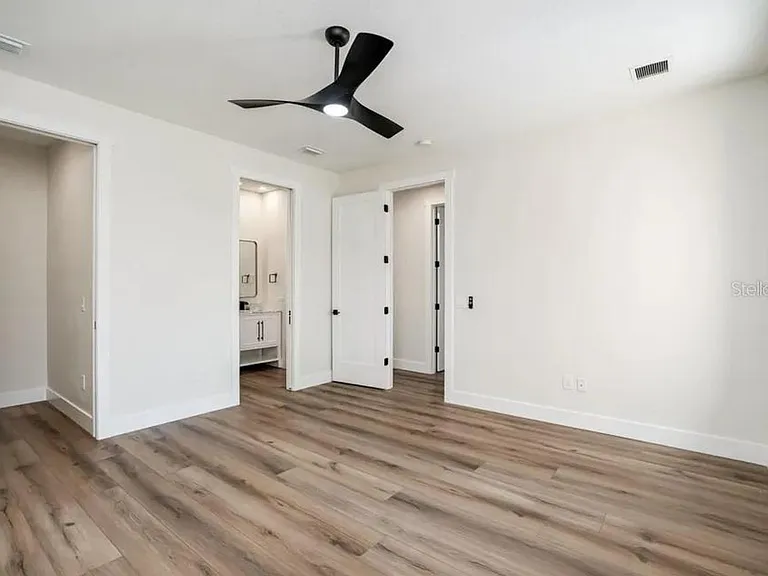 2475 Bay St — Photo 50