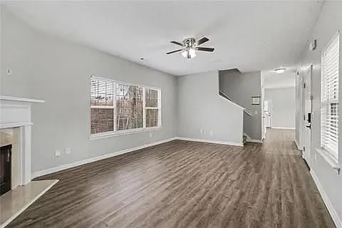 3 bed, 3.0 bath, 1786 sqft, $2,300 — Photo 3