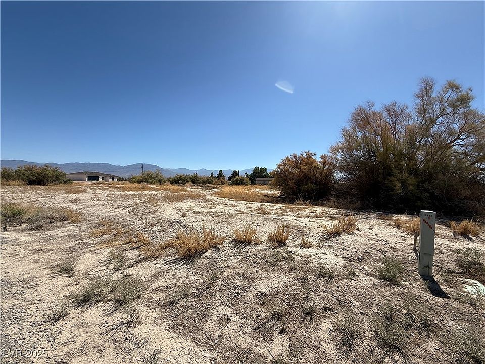 2nd image of 1621 S Manzanita Dr