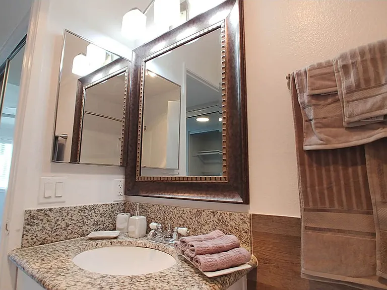 Villa De Adel Apts — Photo 185