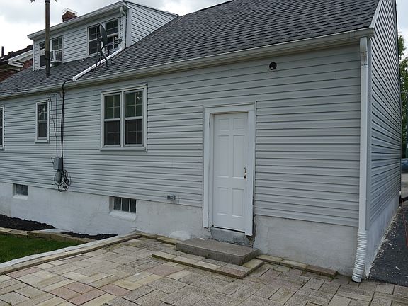 4th image of 35 Redwood Ave