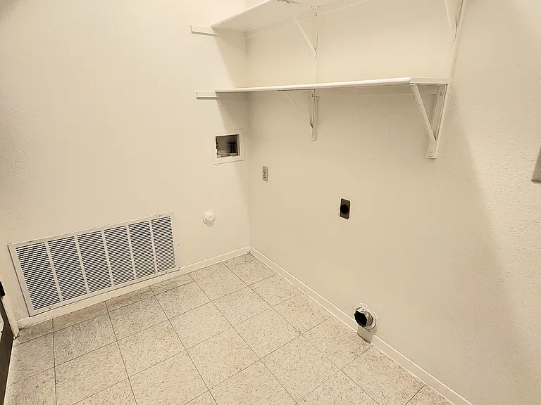 312 Fireball Dr — Photo 9