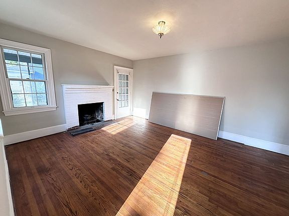 3rd image of 113 Halifax St