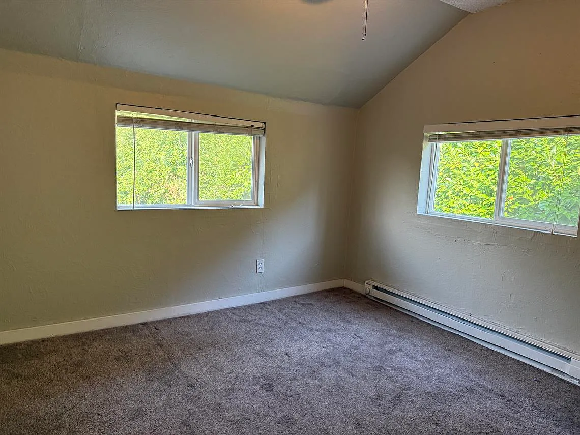 727 - Duplex — Photo 2