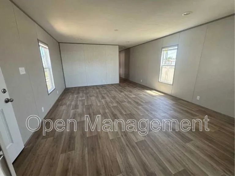518 Everitt Ave #32 — Photo 4