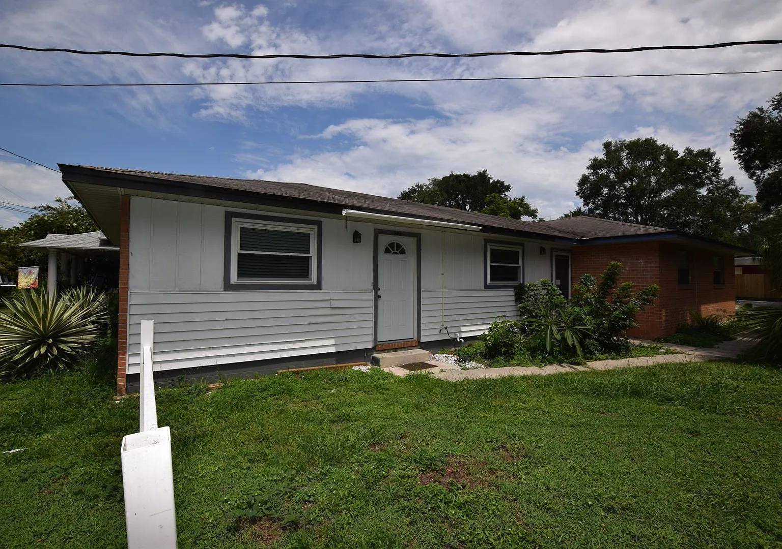 2/1 Duplex For Rent at 305 West Hancock Street Lakeland, FL 33803 — Photo 2