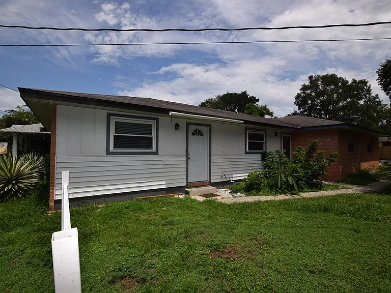 305 W Hancock St — Photo 2