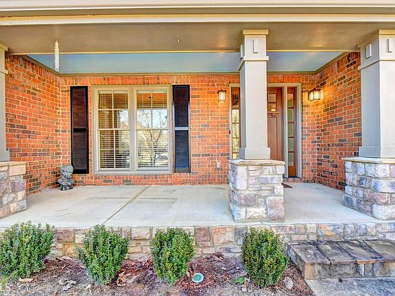 3rd image of 605 Brington Close
