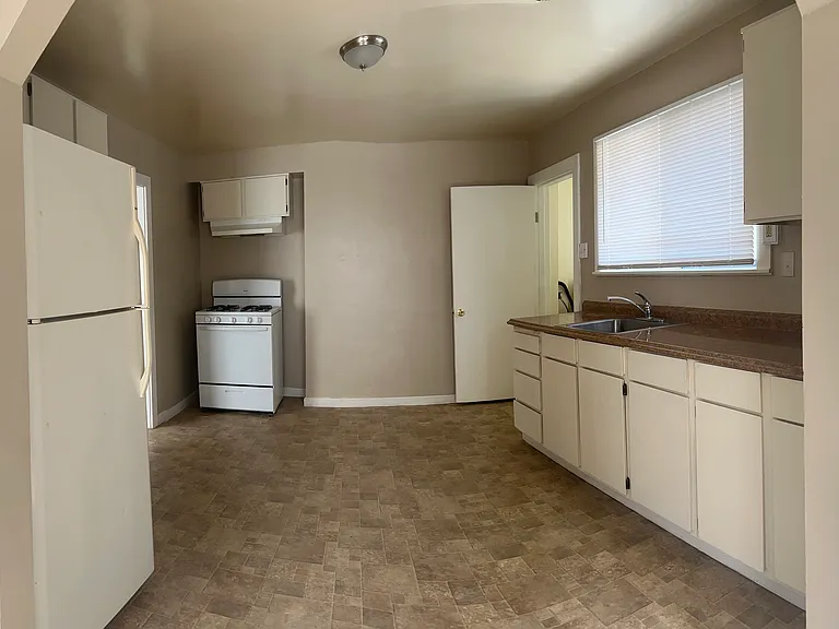 456 Springs Rd — Photo 2