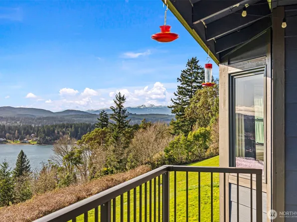 3330 Narrows View Lane NE #201, Bremerton, WA 98310