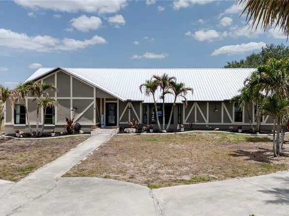 3440 Trail Dairy Cir, North Fort Myers, FL 33917