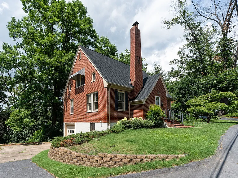 1001 Lyndhurst Rd — Photo 25