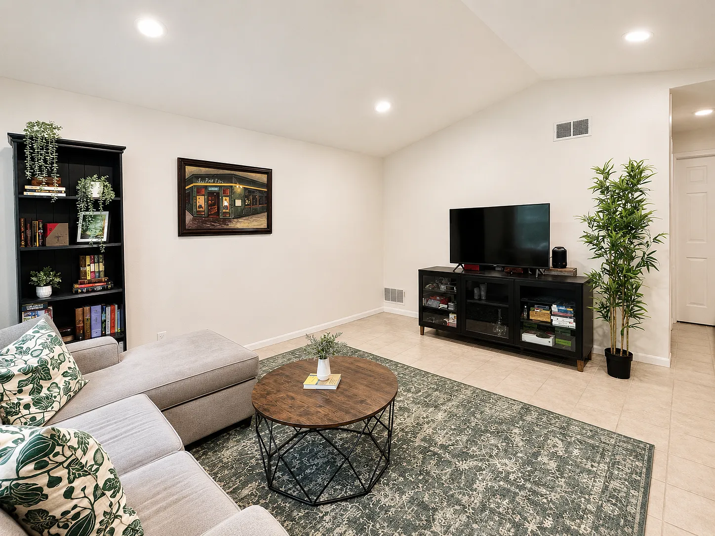 2 bed, 1005 sqft, $1,695 — Photo 3