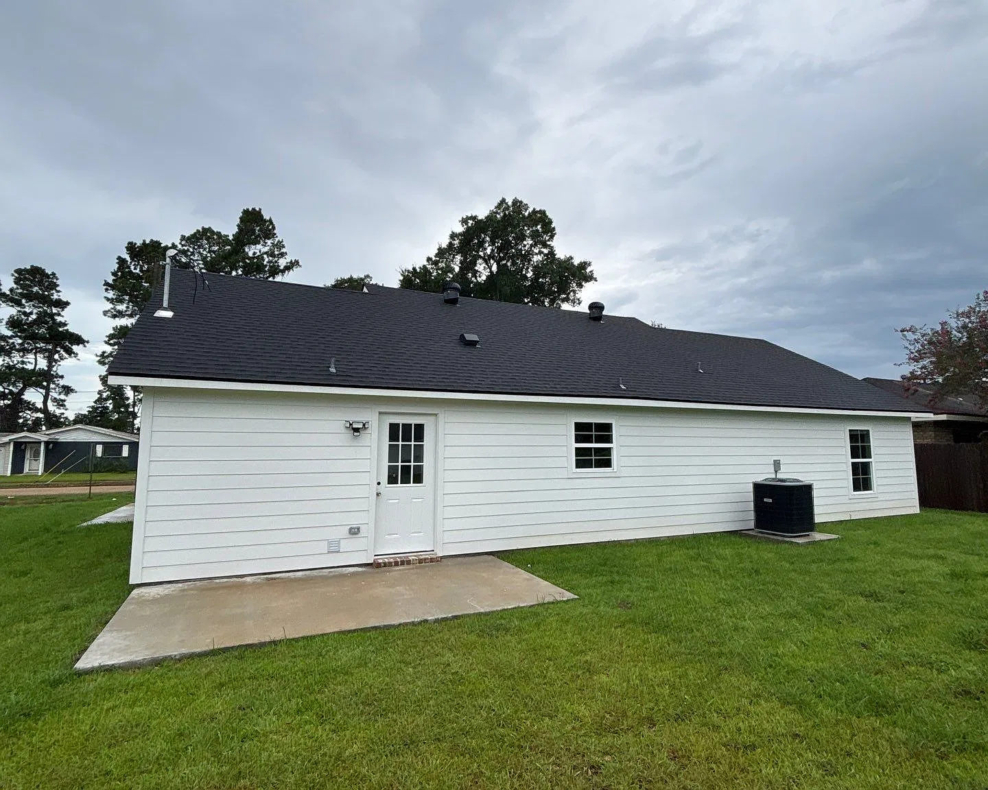 3 bed, 1250 sqft, $2,000 — Photo 2