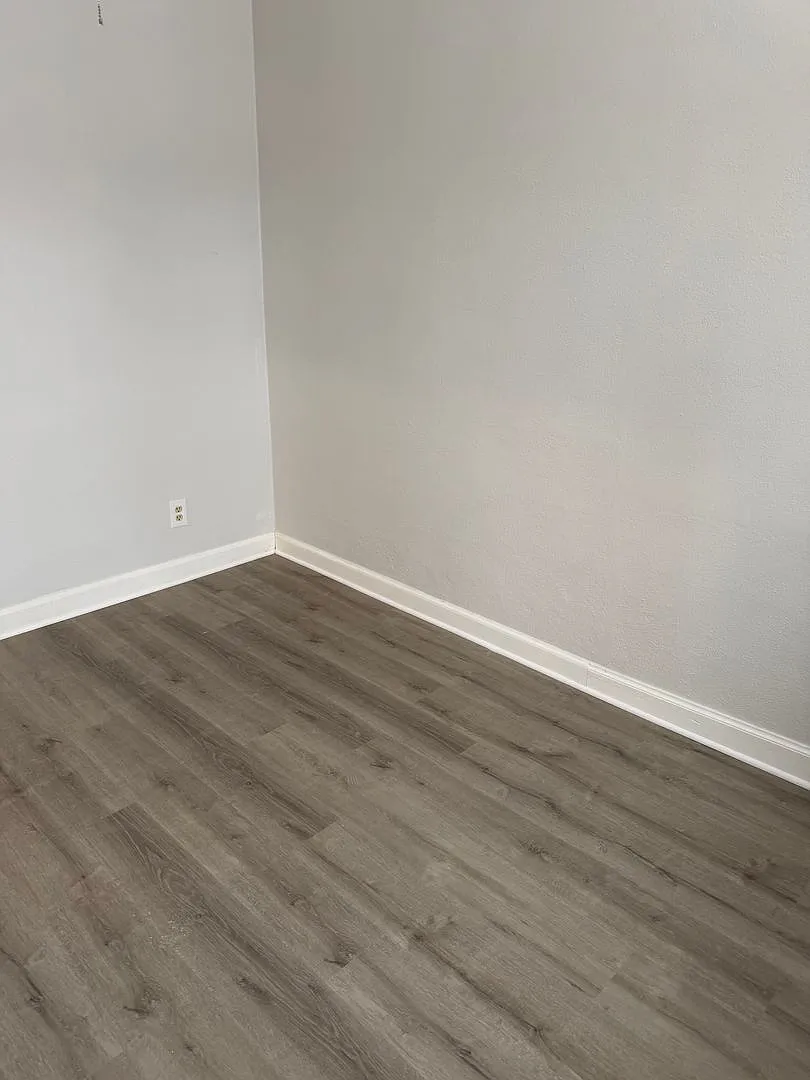 624 N Lewis Ave — Photo 3