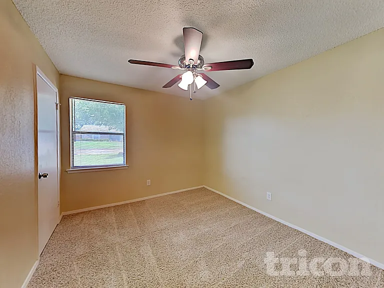 6321 Macarthur Dr — Photo 12