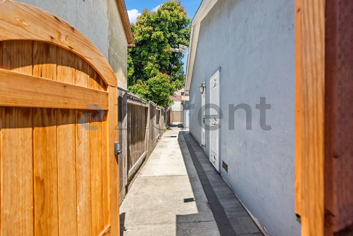 1 bed, 480 sqft, $2,200 — Photo 3