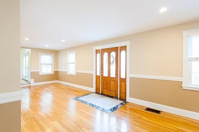 9 G St — Photo 4