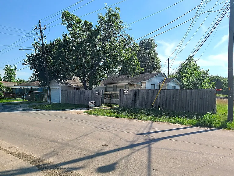 Street view (House)