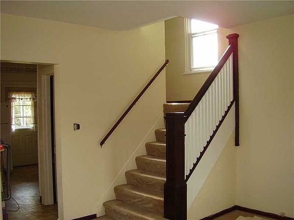 5th image of 643 Dewey Ave