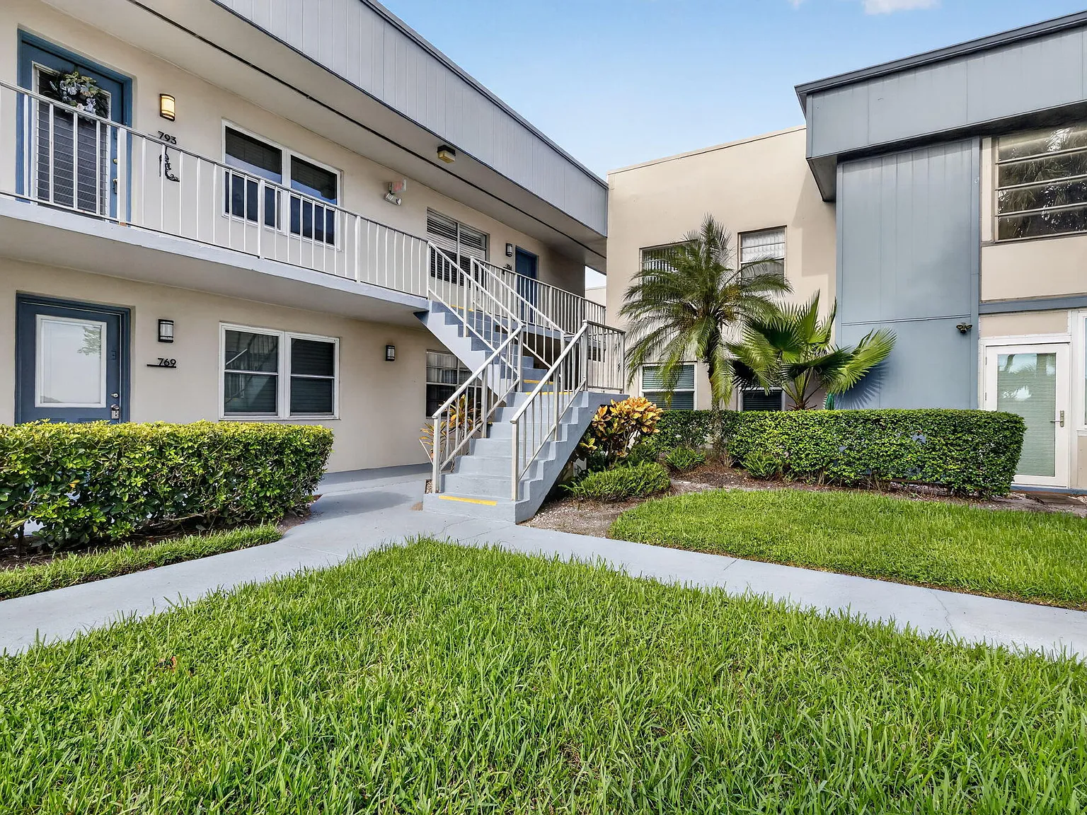 2 bed, 2.0 bath, 907 sqft, $2,000 — Photo 1
