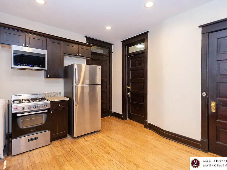 1204 Lexington — Photo 7
